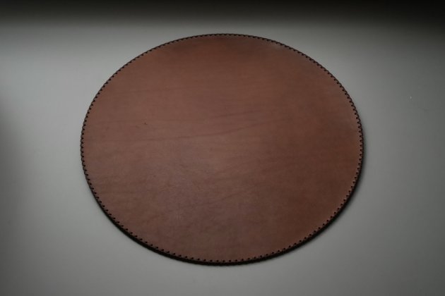 圓形手工皮革餐墊 (手工縫製邊)